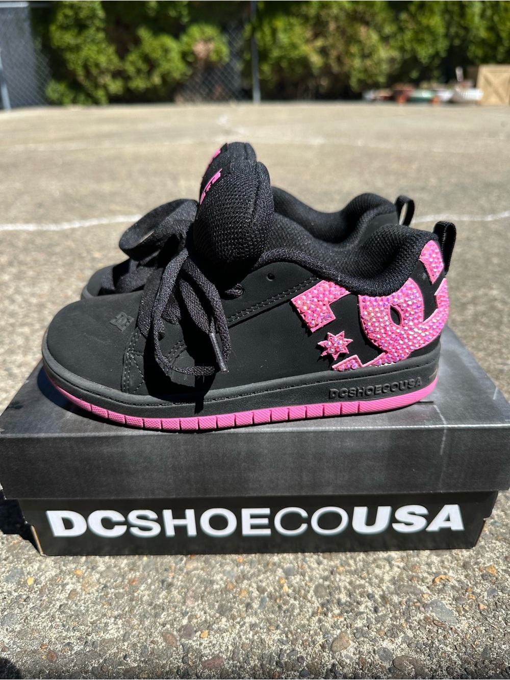 DCS court graffik shoes girls size 2.5 Bedazzled pink